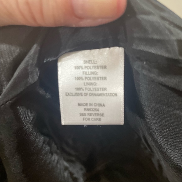 Dress Barn Black form fitting vest.  Quilted, front slit pockets, size small - Picture 5 of 8